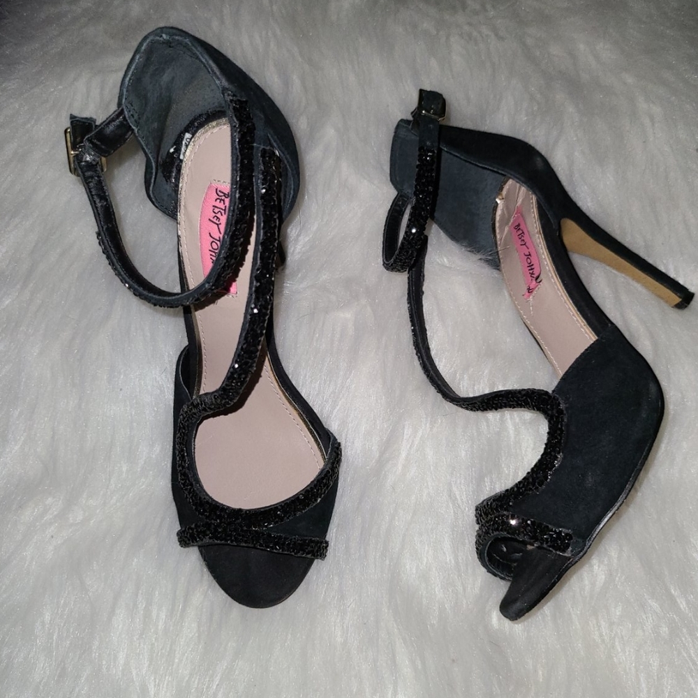 Betsey Johnson S. 6.5 (Glammer)  Black Suede Jewel